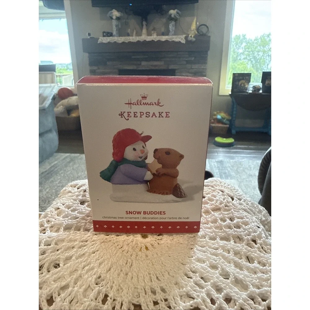 Hallmark Keepsake Snow Buddies 2015 Ornament 18th In Series Snowman W/ Beaver